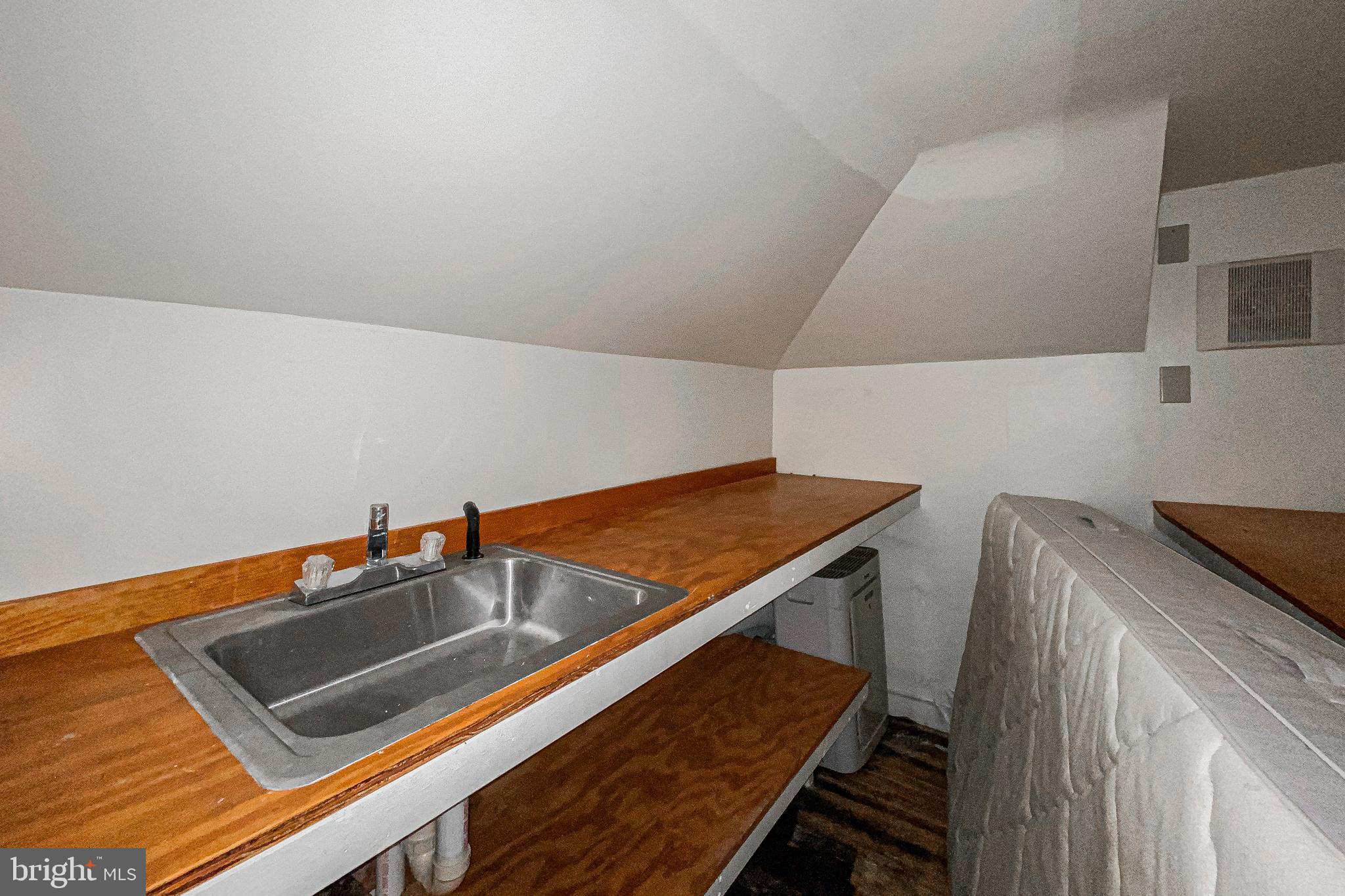 2604 Ken Oak Road Baltimore, MD 21215 - Photo 46 of 56