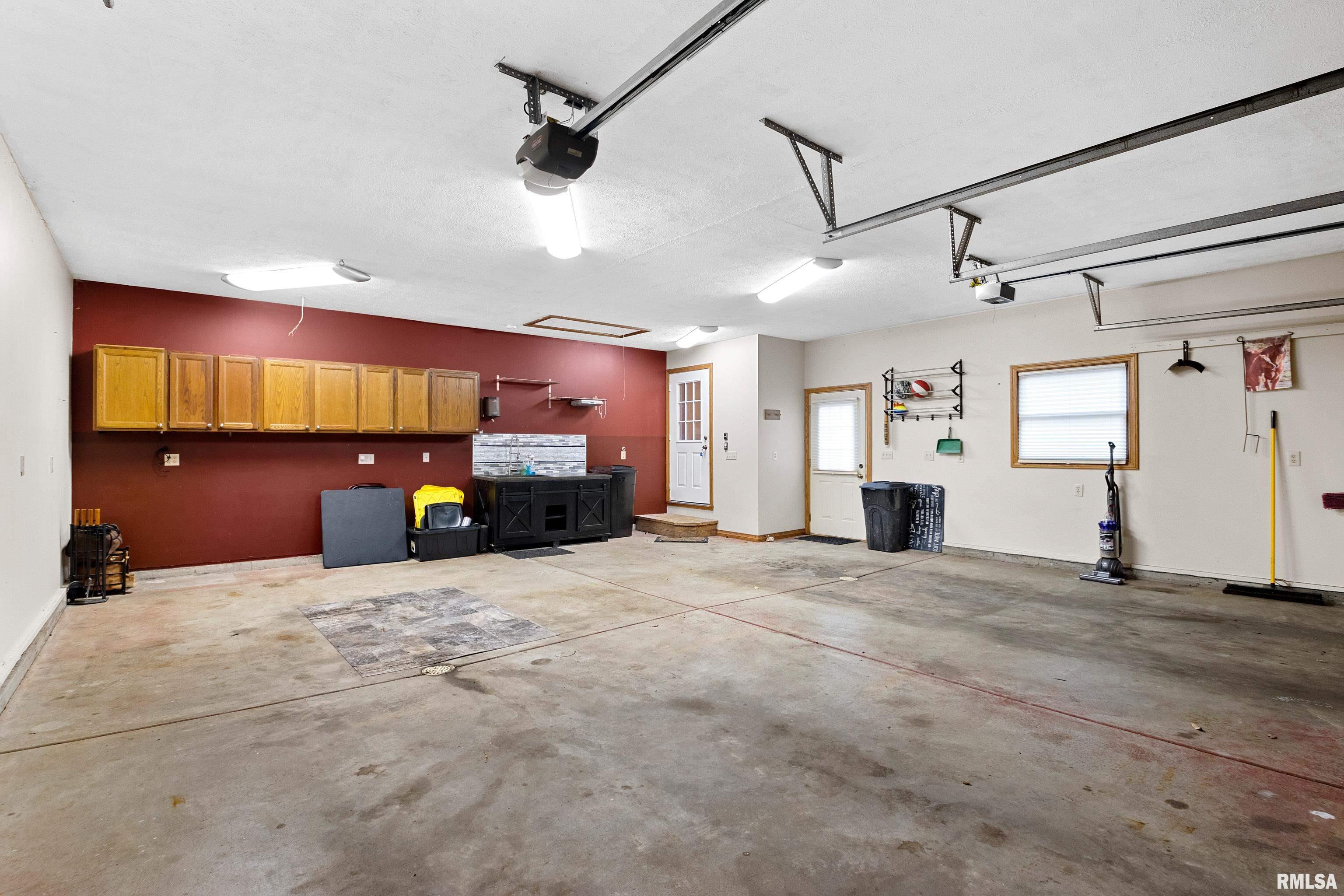 8199 Ridgeway Drive Hopedale, IL 61747 - Photo 36 of 45
