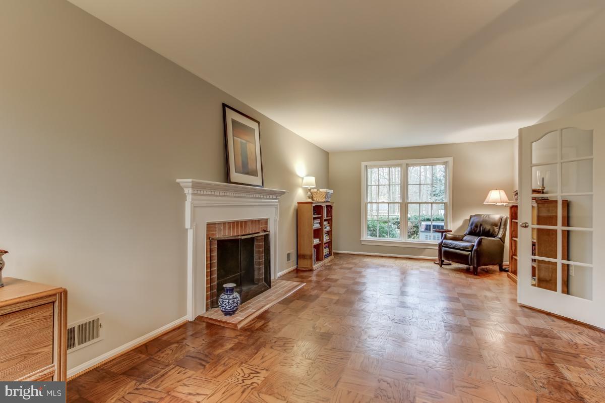 11315 Handlebar Road Reston, VA 20191 - Photo 13 of 41 Full Length Living Room