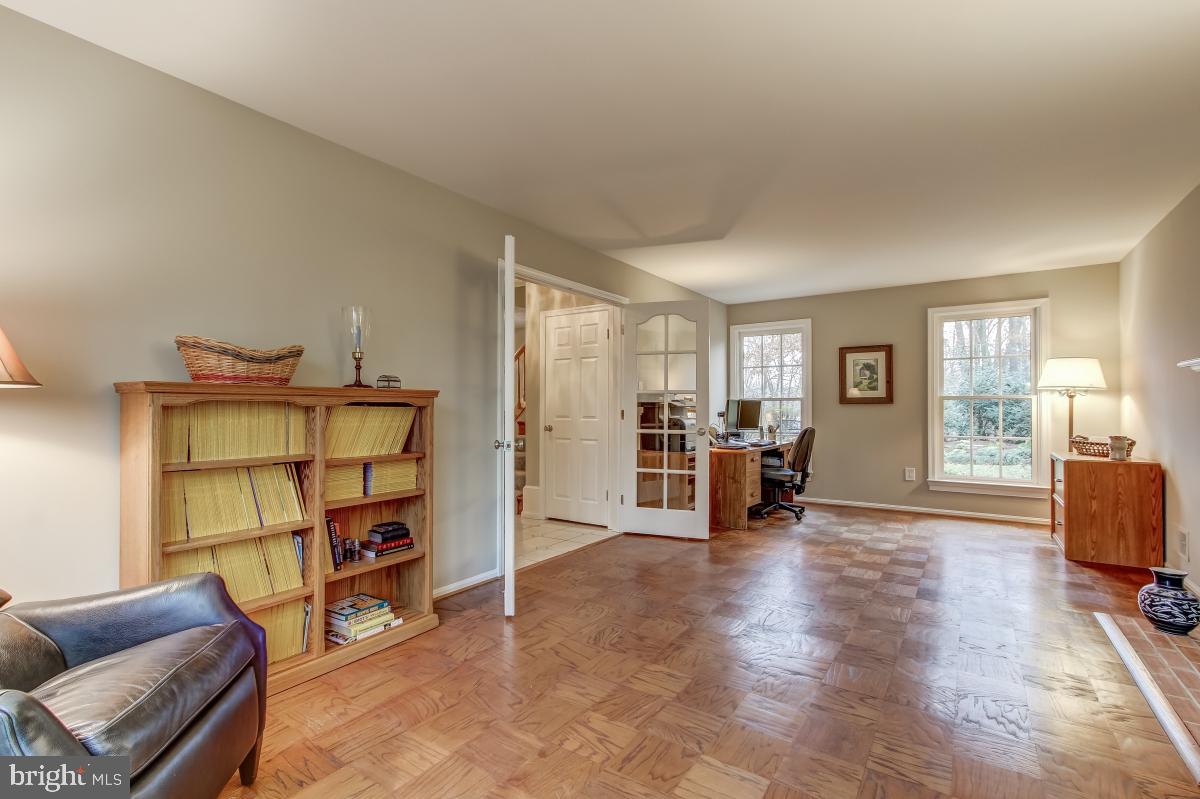11315 Handlebar Road Reston, VA 20191 - Photo 14 of 41 Living Room