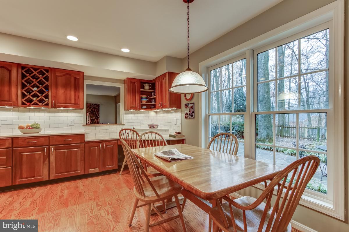 11315 Handlebar Road Reston, VA 20191 - Photo 10 of 41 Eating Area in Kitchen Overlooks backyard & patio