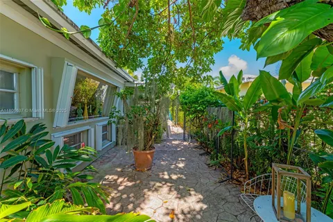 $1,200,000 | 1895 Southwest 25th Street, Miami, FL 33133