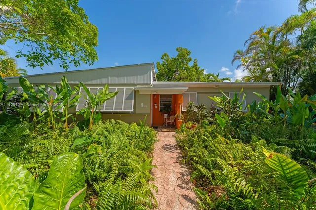 $1,200,000 | 1895 Southwest 25th Street, Miami, FL 33133