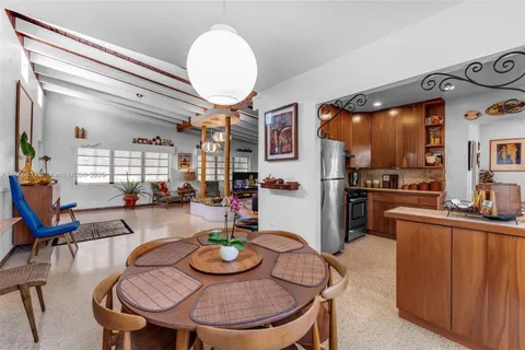 $1,200,000 | 1895 Southwest 25th Street, Miami, FL 33133
