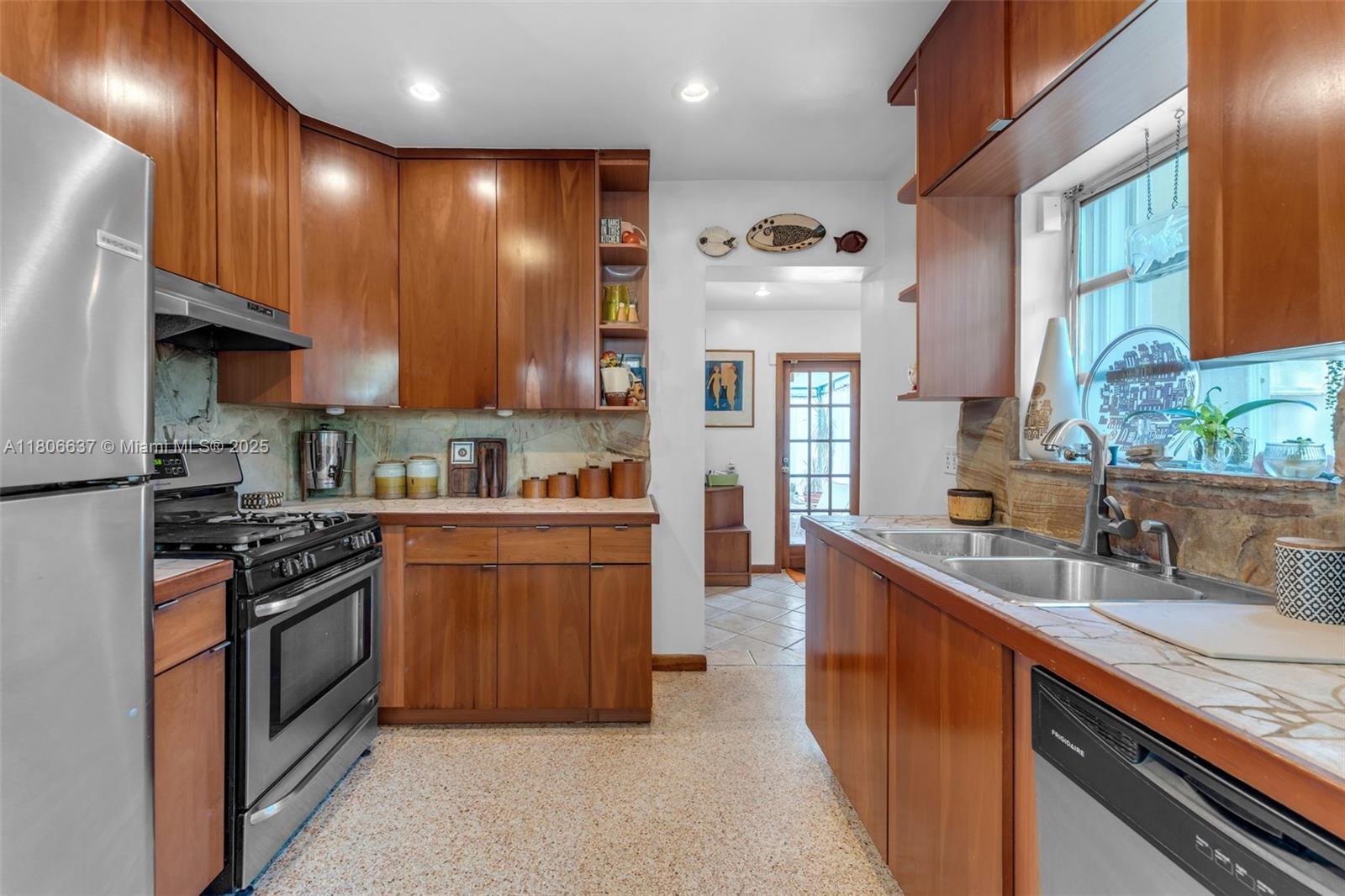 1895 Southwest 25th Street Miami, FL 33133 - Photo 8 of 24