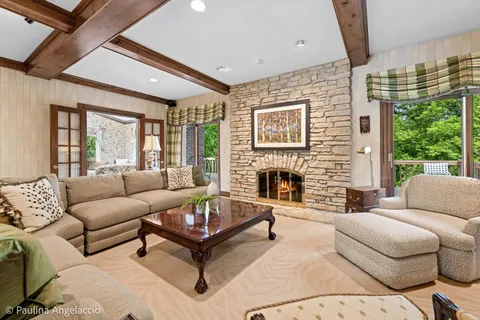 $1,850,000 | 3 Far Hills Road, Barrington Hills, IL 60010