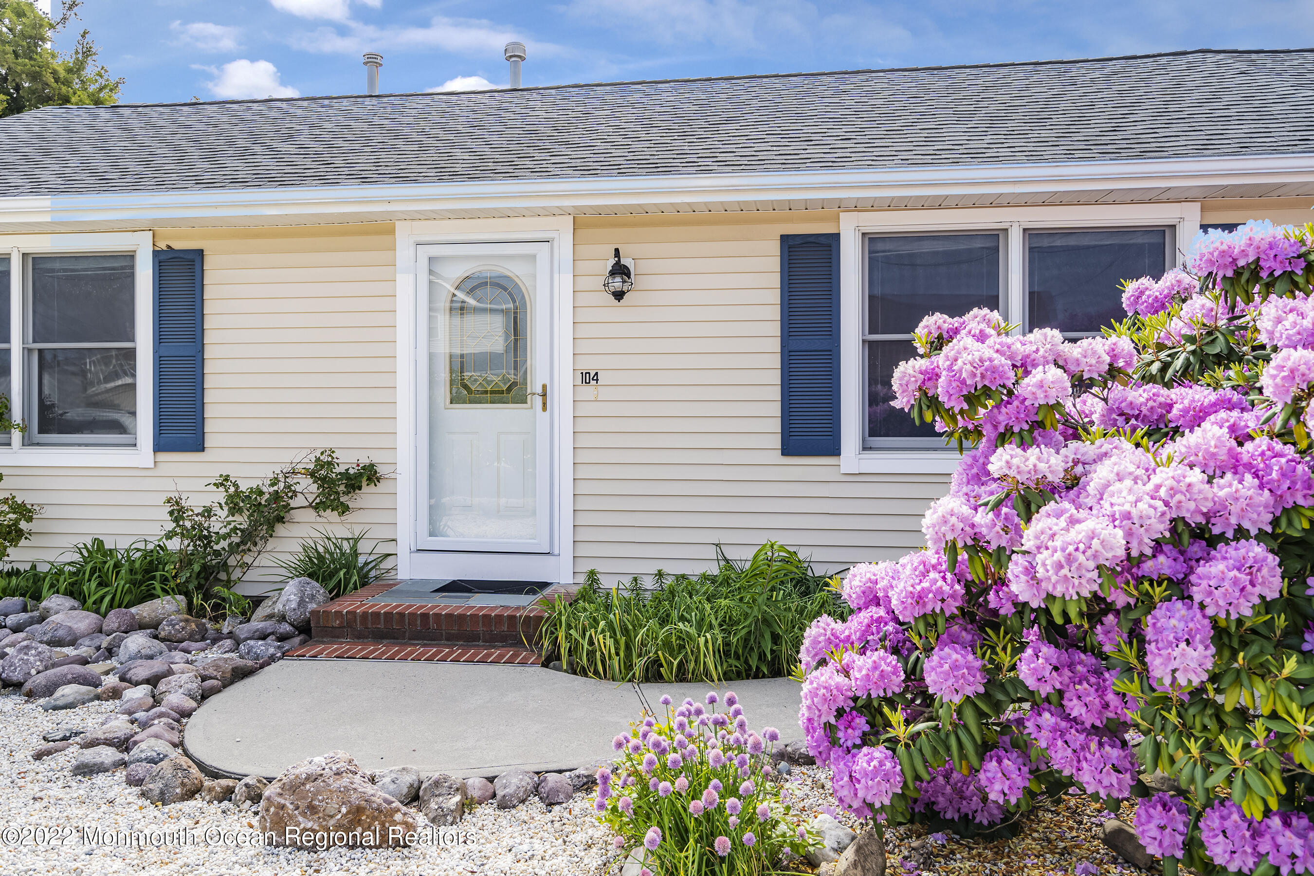104 Caldwell Road Barnegat, NJ 08005 - Photo 6 of 35 FrontRight