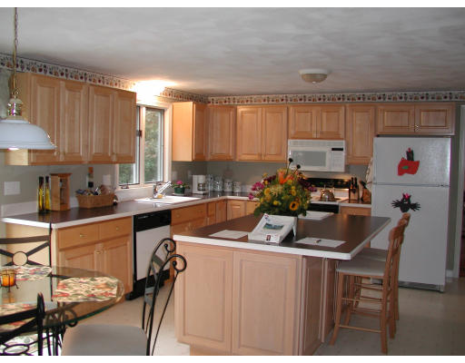 109 Sparrow Road Stoughton, MA 02072 - Photo 4 of 5 Gallery Image 4