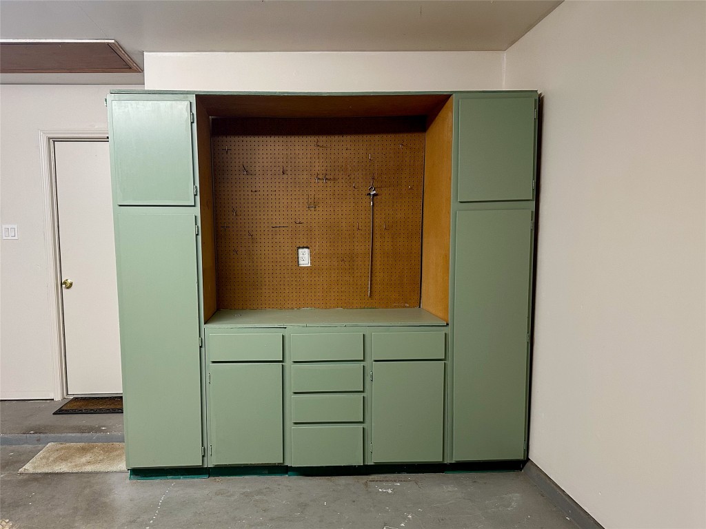 104 Benchmark Street Georgetown, TX 78626 - Photo 32 of 39 a bathroom with a mirror