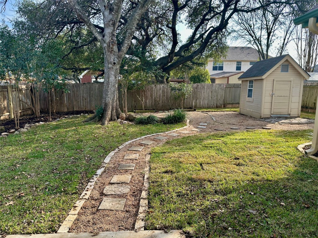 104 Benchmark Street Georgetown, TX 78626 - Photo 34 of 39 a backyard of a house