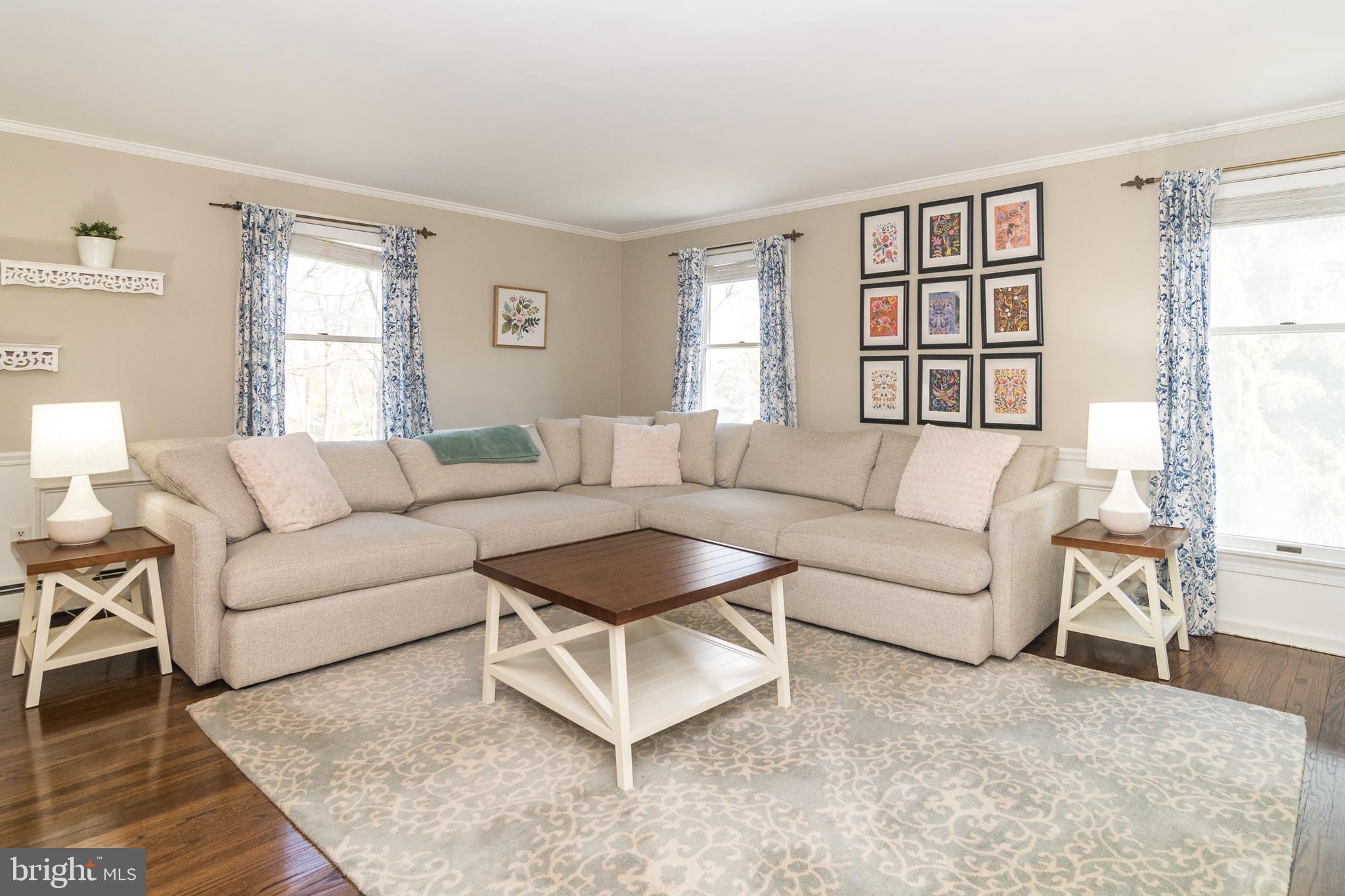 98 Chapman Road Doylestown, PA 18901 - Photo 5 of 49 Light up beat Living Room