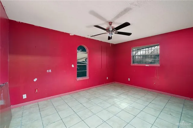 a view of a livingroom with a workspace