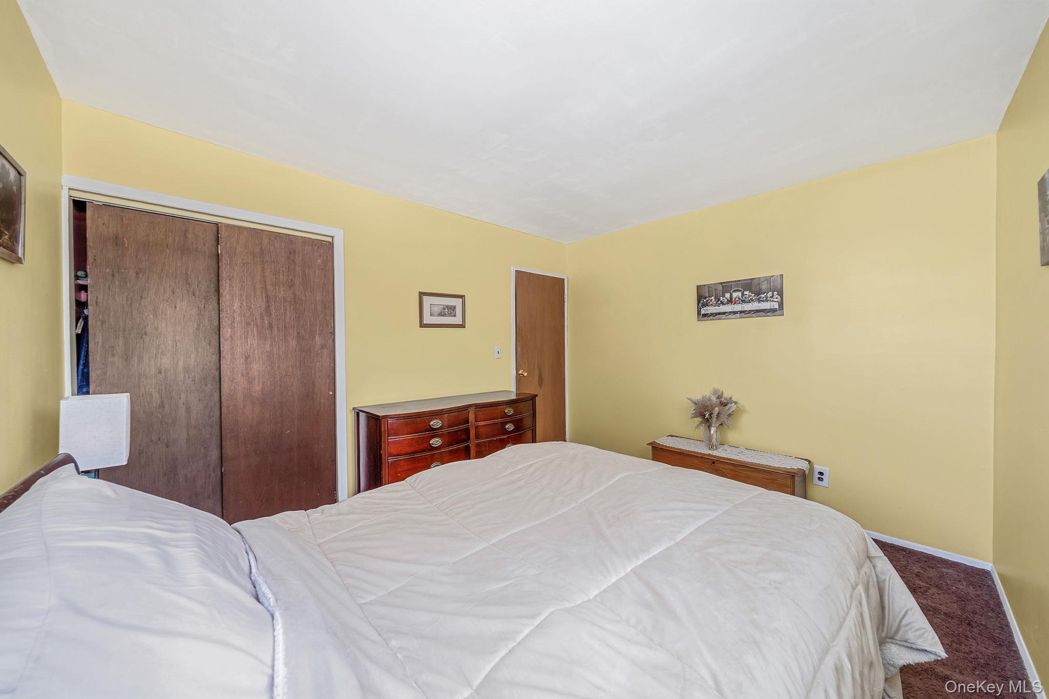 156 Gibbs Road Central Islip, NY 11722 - Photo 28 of 47