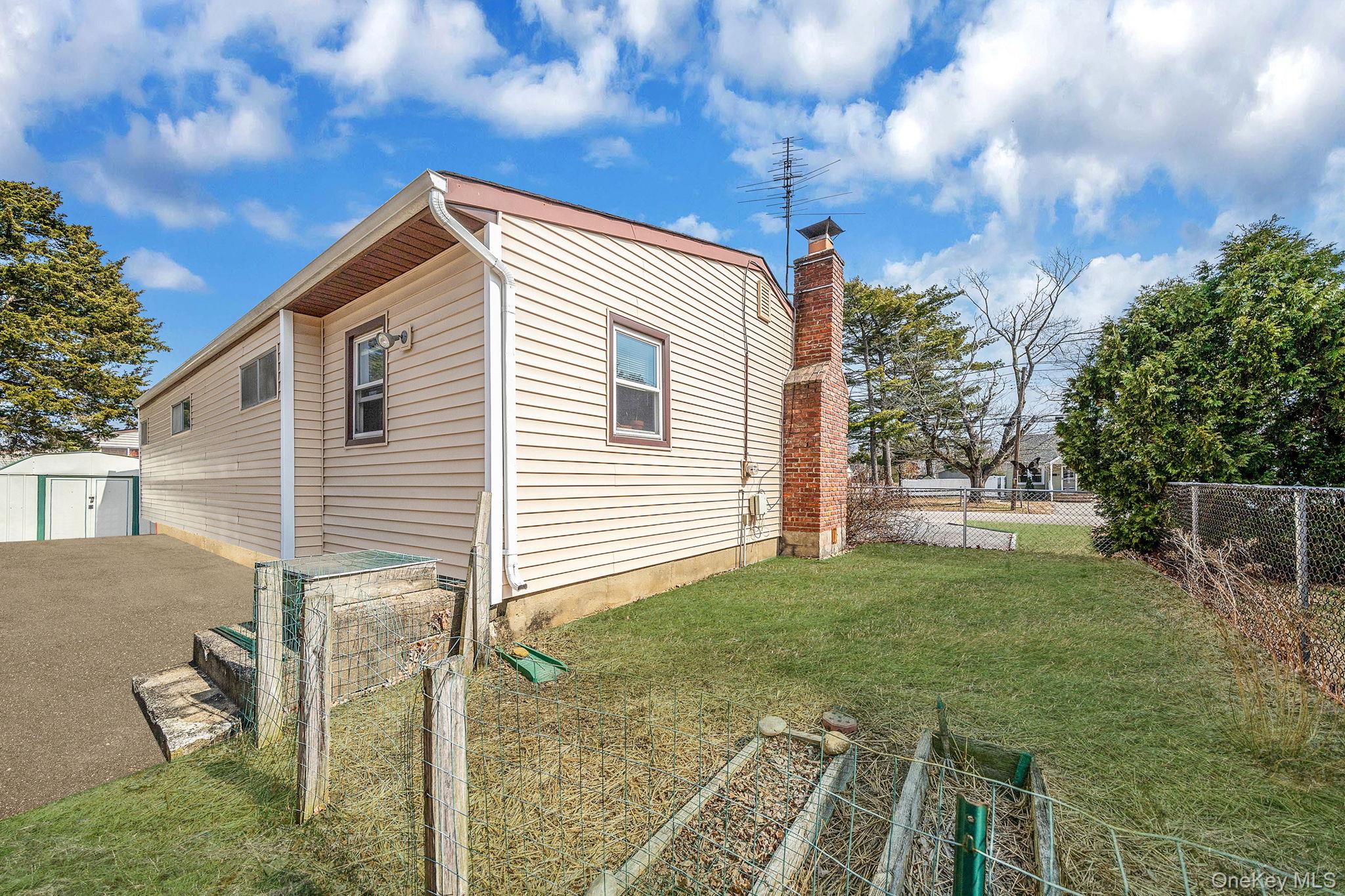 156 Gibbs Road Central Islip, NY 11722 - Photo 6 of 47