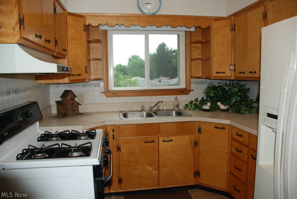 649 Dolton Road Akron, OH 44312 - Photo 4 of 18 Kitchen with plenty of storage