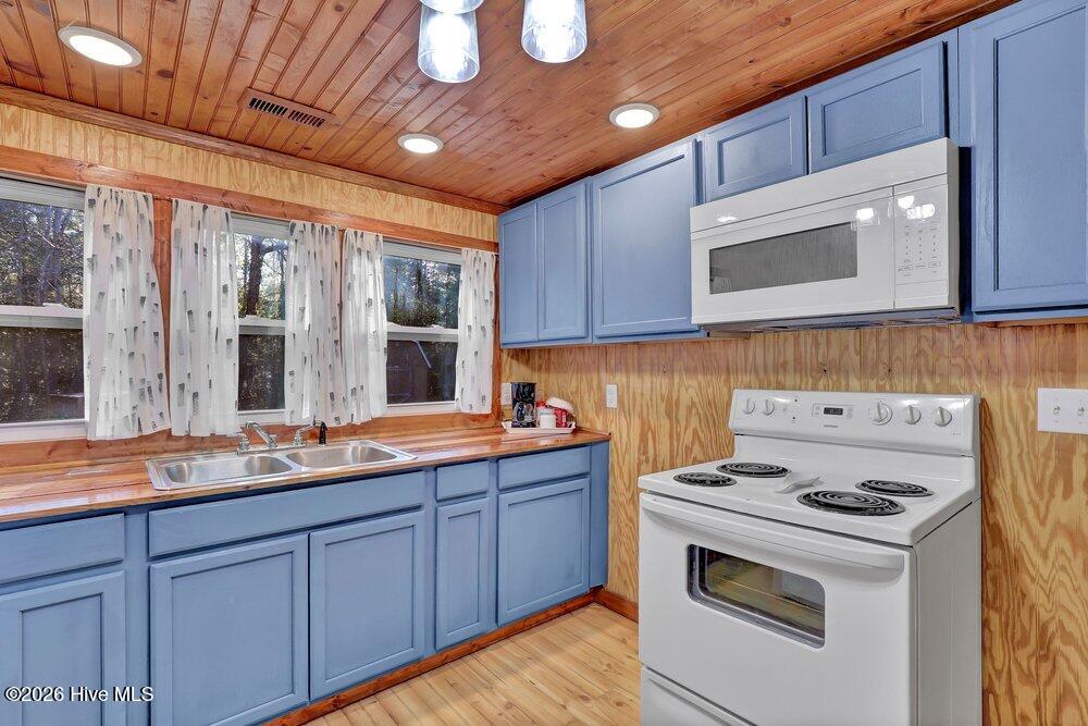348 Shaw Highway Rocky Point, NC 28457 - Photo 15 of 29 016_6g8a5448_430