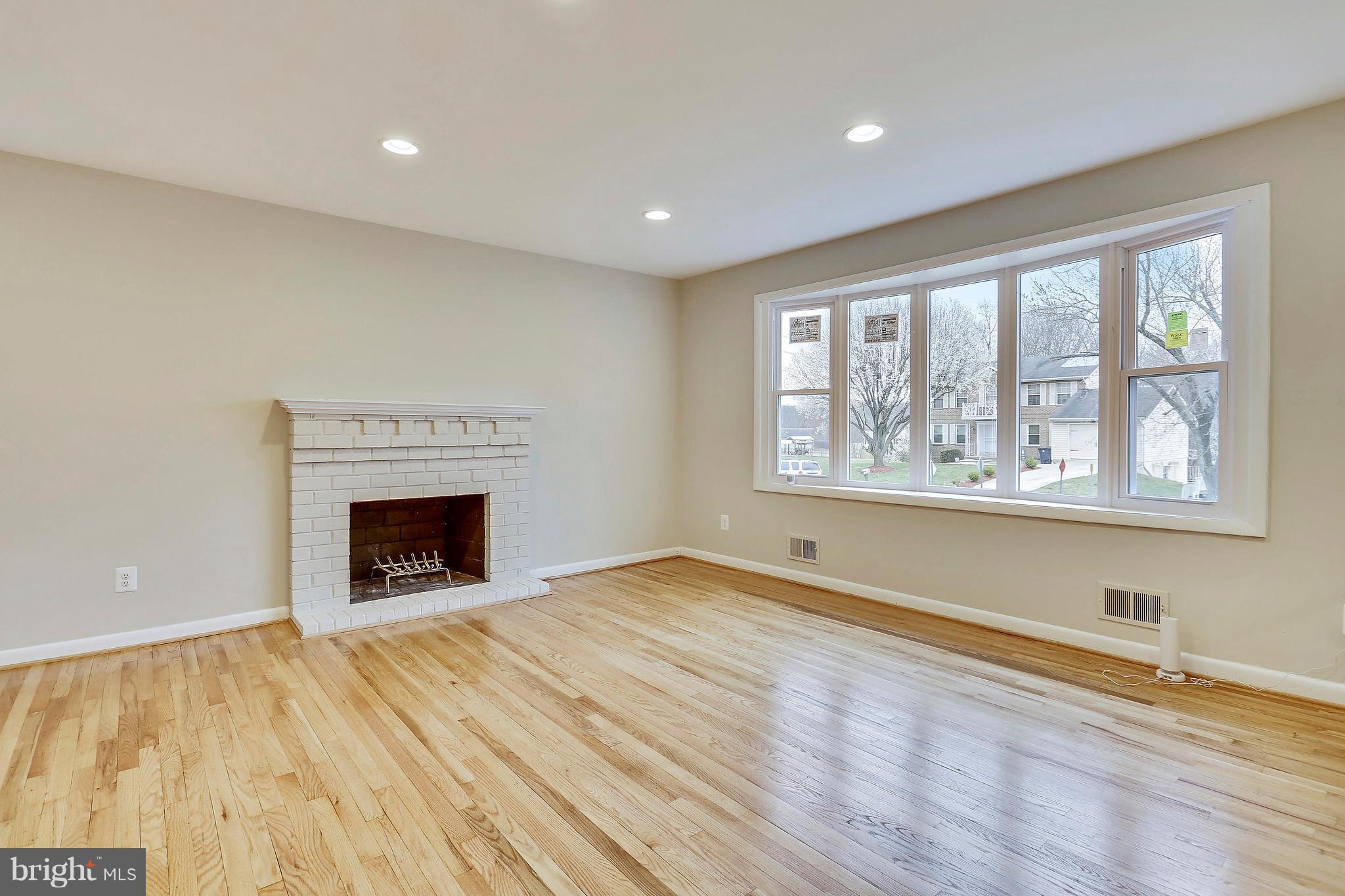 3200 Kingsway Road Fort Washington, MD 20744 - Photo 6 of 28 Living Room