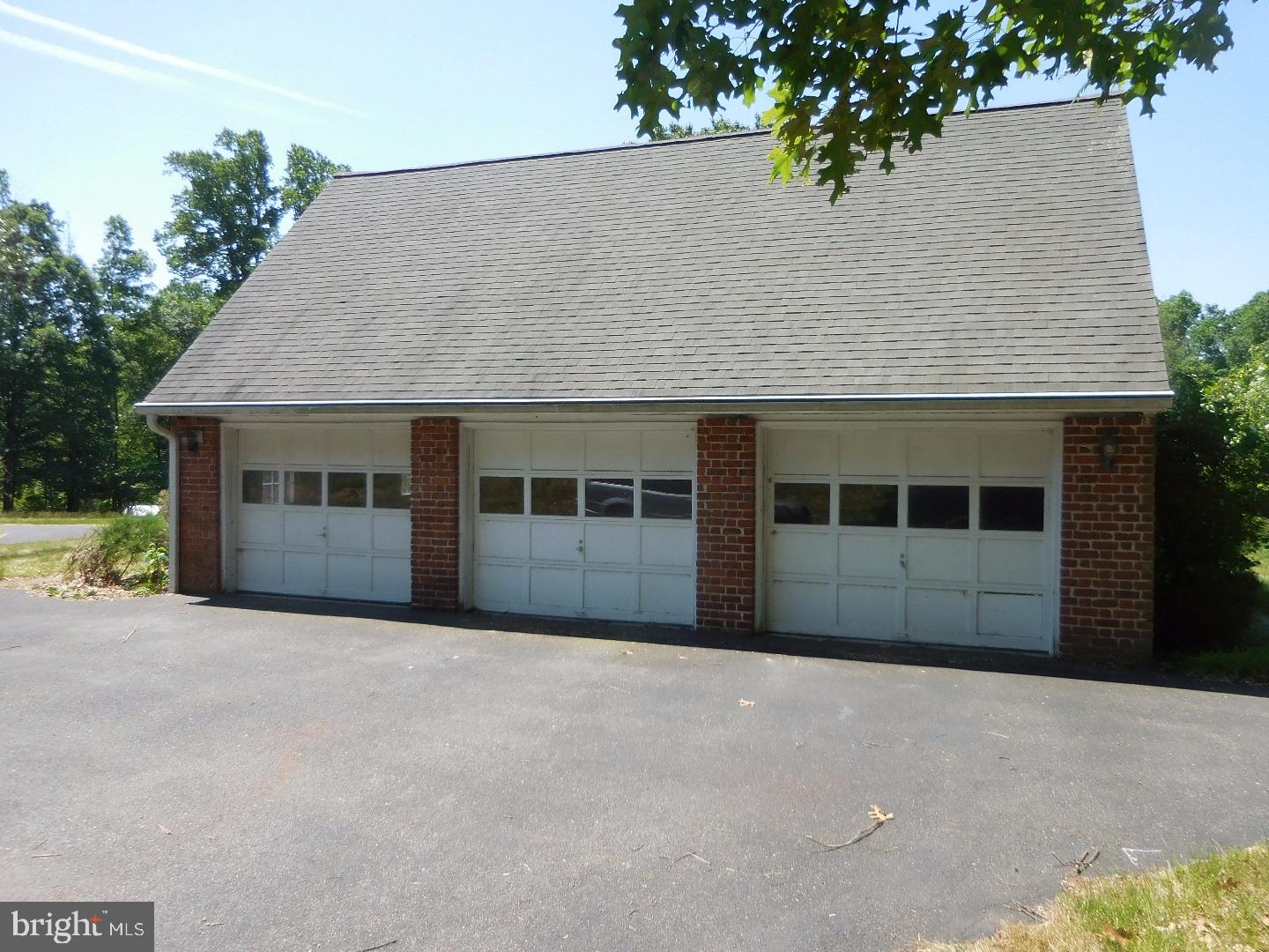 2239 St Peters Road Pottstown, PA 19465 - Photo 3 of 25