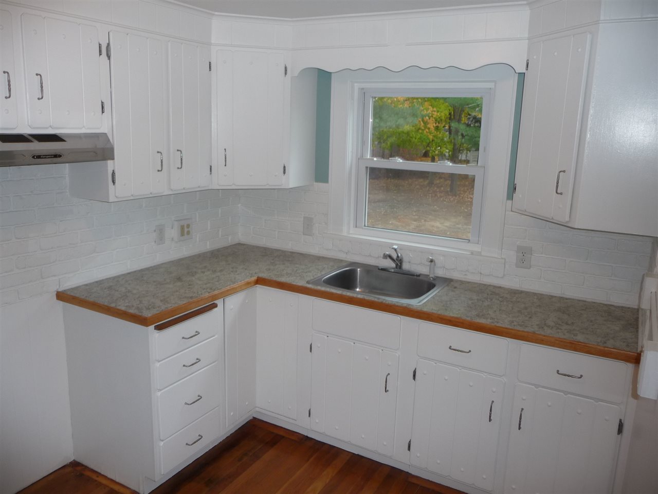 326 Goffstown Road Manchester, NH 03102 - Photo 11 of 26