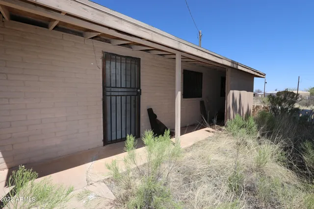 a view of backyard of house