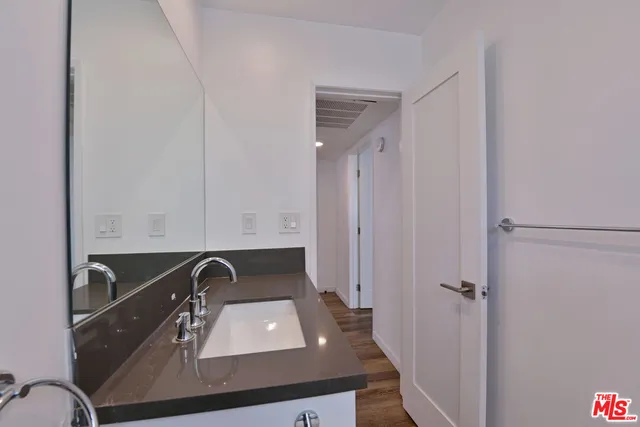 $4,950 | 136 South Palm Drive, Unit 102, Beverly Hills, CA 90212