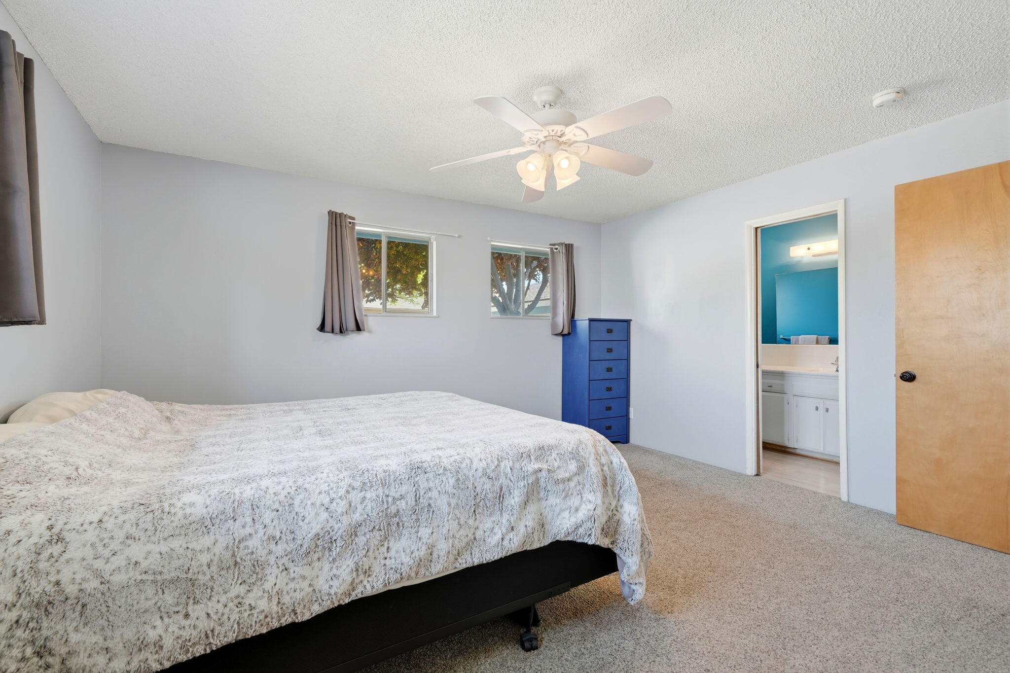 289 West Cypress Avenue Reedley, CA 93654 - Photo 31 of 49 39-289_W_Cypress_Ave_038