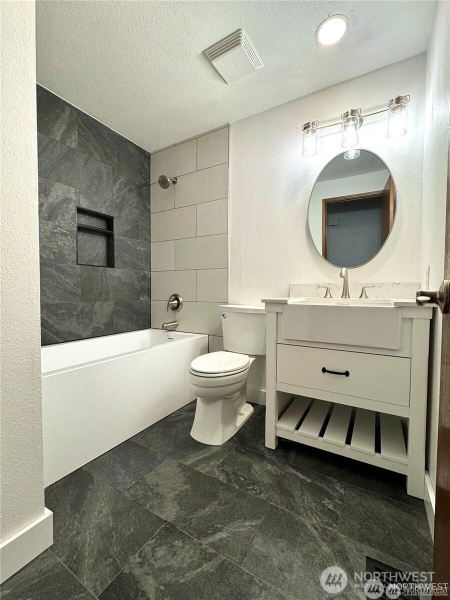 22045 Peter Grubb Road Southeast Renton, WA 98058 - Photo 21 of 39