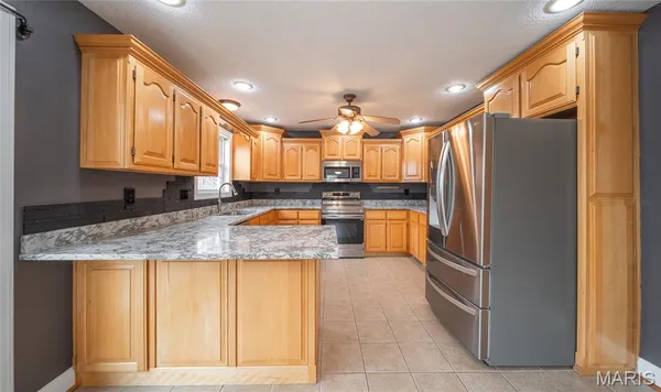 $455,000 | 20601 Laramie Road, St. Robert, MO 65584