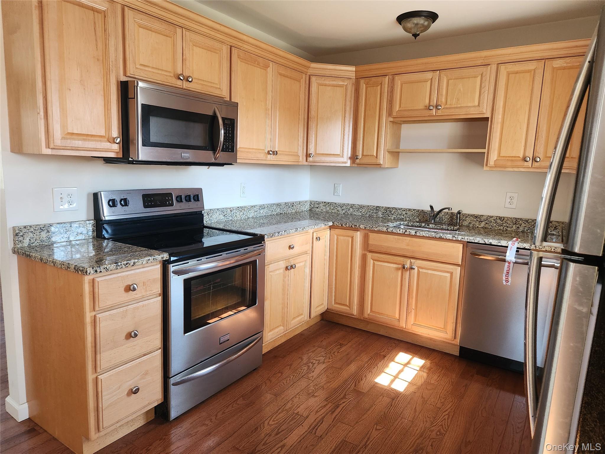 610 Bermuda Road West Babylon, NY 11704 - Photo 5 of 19