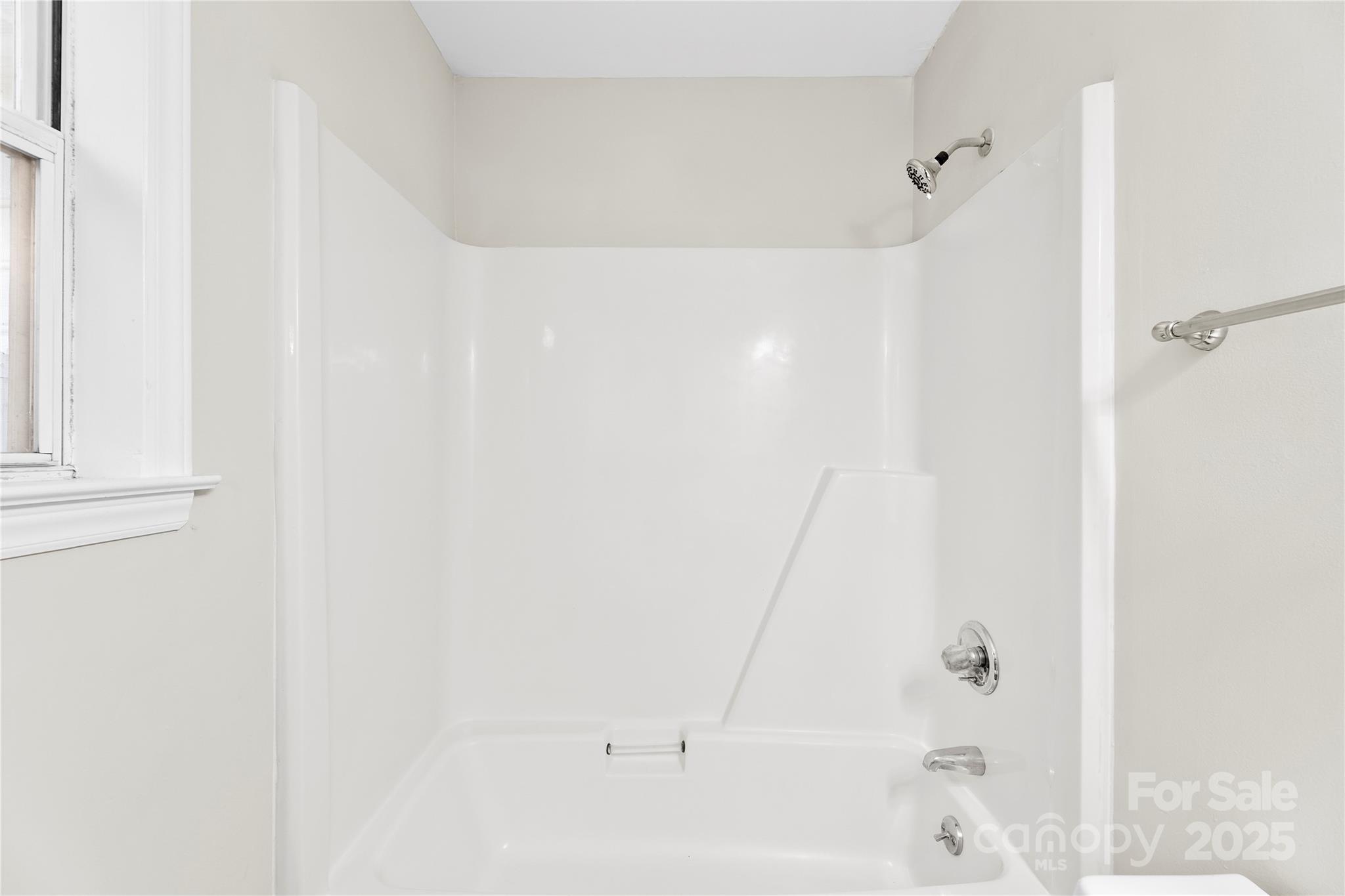 2713 Faircroft Way Monroe, NC 28110 - Photo 13 of 25 a bathroom with a bathtub