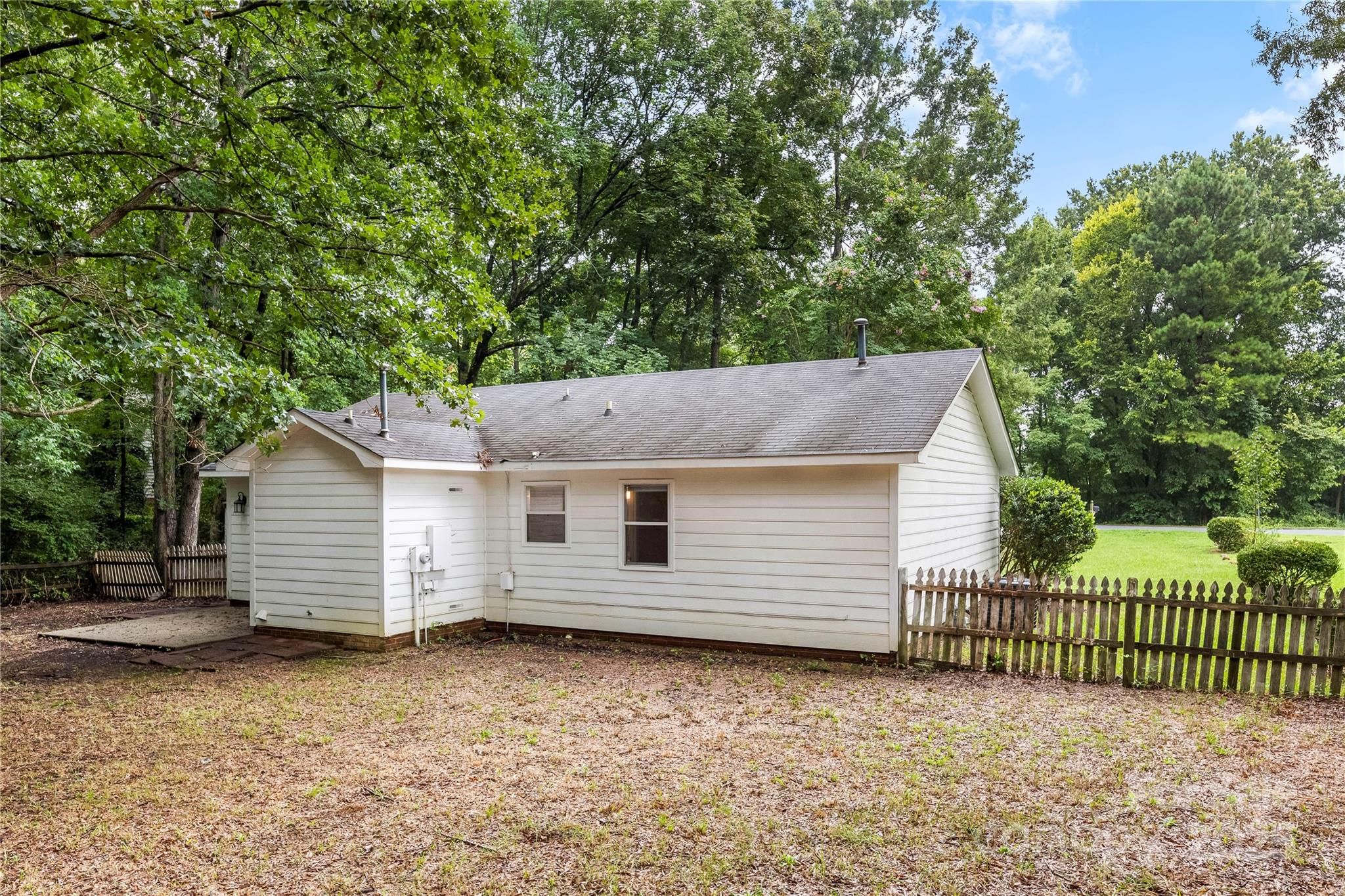 2713 Faircroft Way Monroe, NC 28110 - Photo 14 of 25 a backyard of a house