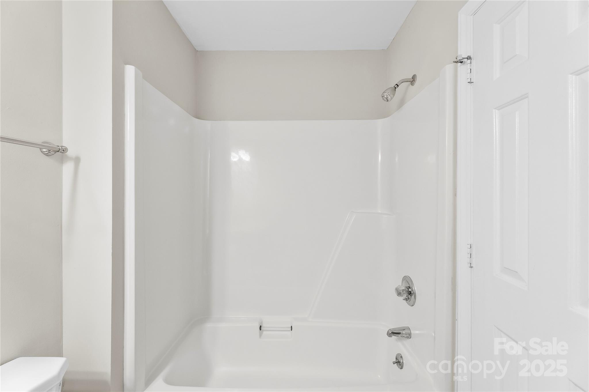 2713 Faircroft Way Monroe, NC 28110 - Photo 21 of 25 a bathroom with a bathtub and toilet