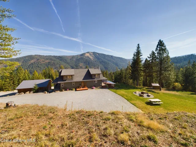 $925,000 | 445 Moose Mountain Lane, Pinehurst, ID 83850