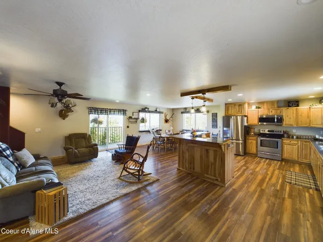 $925,000 | 445 Moose Mountain Lane, Pinehurst, ID 83850