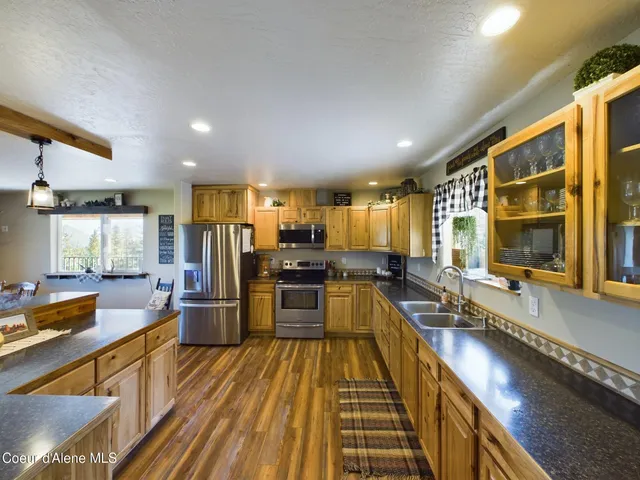 $925,000 | 445 Moose Mountain Lane, Pinehurst, ID 83850