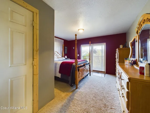 $925,000 | 445 Moose Mountain Lane, Pinehurst, ID 83850