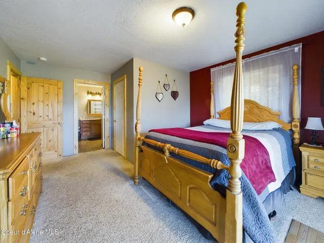 $925,000 | 445 Moose Mountain Lane, Pinehurst, ID 83850