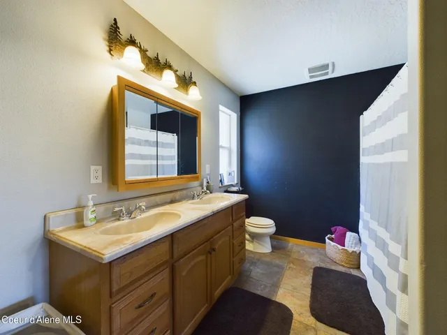 $925,000 | 445 Moose Mountain Lane, Pinehurst, ID 83850