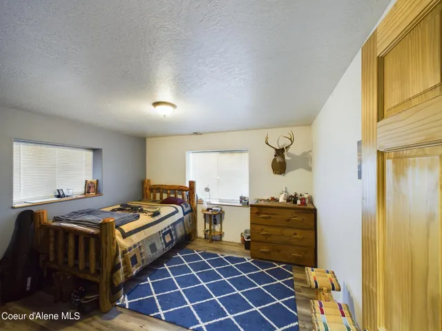 $925,000 | 445 Moose Mountain Lane, Pinehurst, ID 83850