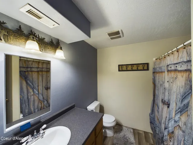 $925,000 | 445 Moose Mountain Lane, Pinehurst, ID 83850