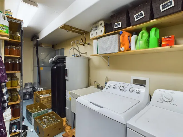 $925,000 | 445 Moose Mountain Lane, Pinehurst, ID 83850