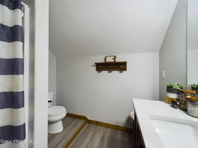 $925,000 | 445 Moose Mountain Lane, Pinehurst, ID 83850