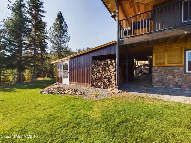 $925,000 | 445 Moose Mountain Lane, Pinehurst, ID 83850