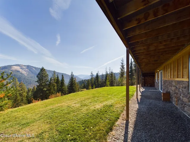 $925,000 | 445 Moose Mountain Lane, Pinehurst, ID 83850