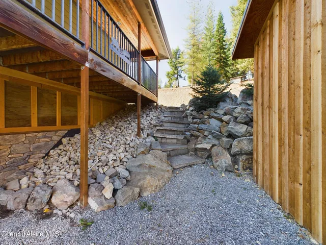 $925,000 | 445 Moose Mountain Lane, Pinehurst, ID 83850