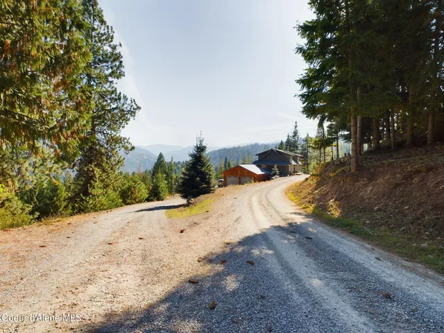 $925,000 | 445 Moose Mountain Lane, Pinehurst, ID 83850