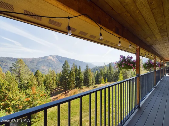 $925,000 | 445 Moose Mountain Lane, Pinehurst, ID 83850