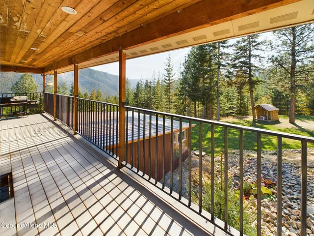 $925,000 | 445 Moose Mountain Lane, Pinehurst, ID 83850