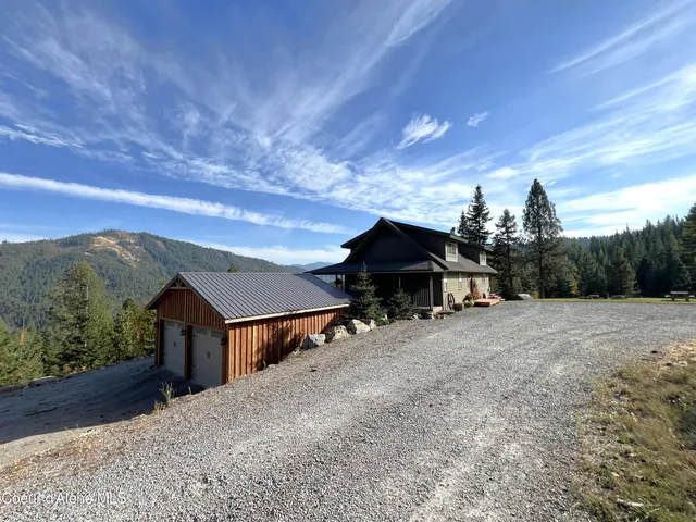 $925,000 | 445 Moose Mountain Lane, Pinehurst, ID 83850