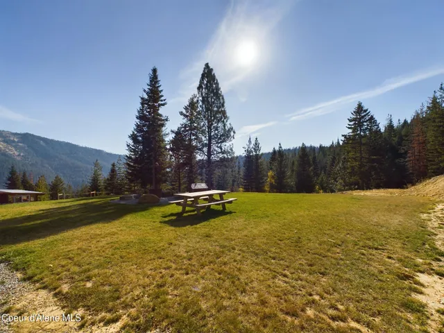 $925,000 | 445 Moose Mountain Lane, Pinehurst, ID 83850